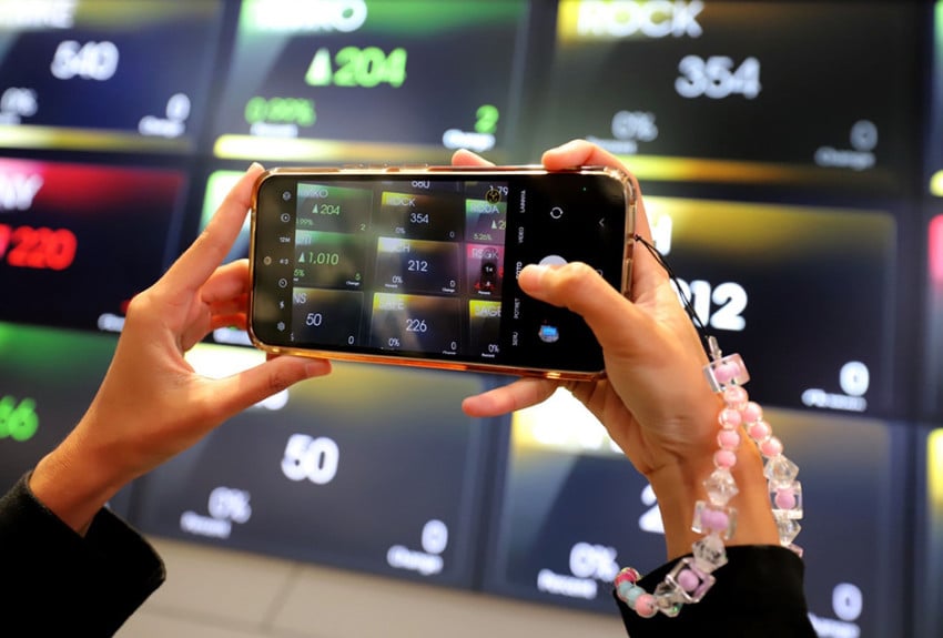 IHSG Tengah Pekan Berakhir Menguat ke 7.936, Transaksi Tembus Rp19,2 Triliun