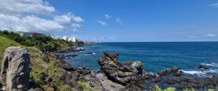 Pesona Dragon Head Rock Jeju, Makin Seru dengan Gemini AI di Samsung Galaxy Z Flip 7